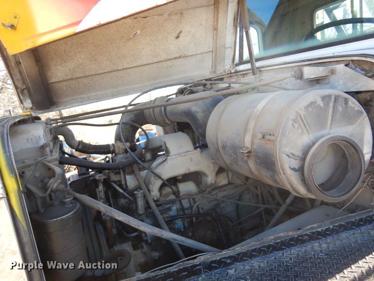 image for item JJ9784 1978 International  winch truck