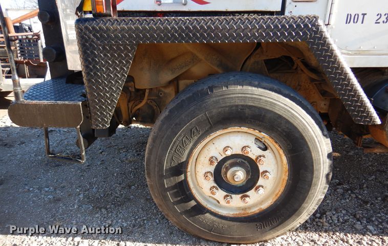 image for item JJ9784 1978 International  winch truck