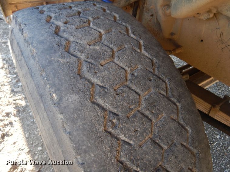 image for item JJ9784 1978 International  winch truck