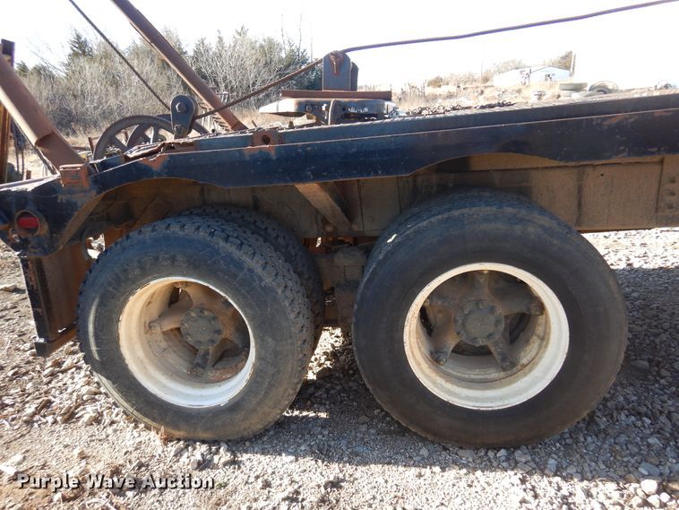 image for item JJ9784 1978 International  winch truck