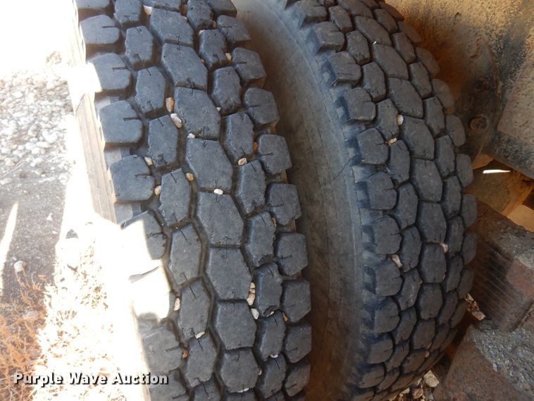 image for item JJ9784 1978 International  winch truck