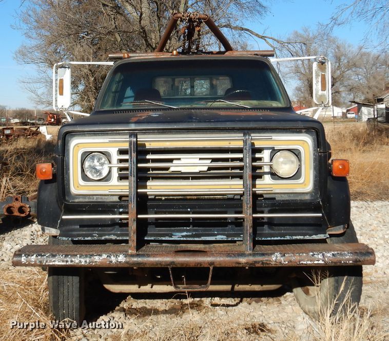 image for item JJ9786 1985 Chevrolet C7500  winch truck