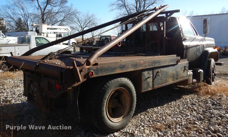 image for item JJ9786 1985 Chevrolet C7500  winch truck