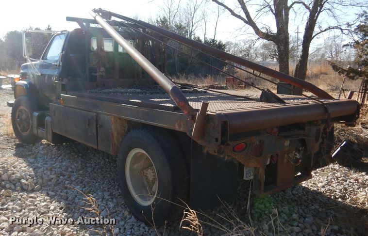 image for item JJ9786 1985 Chevrolet C7500  winch truck