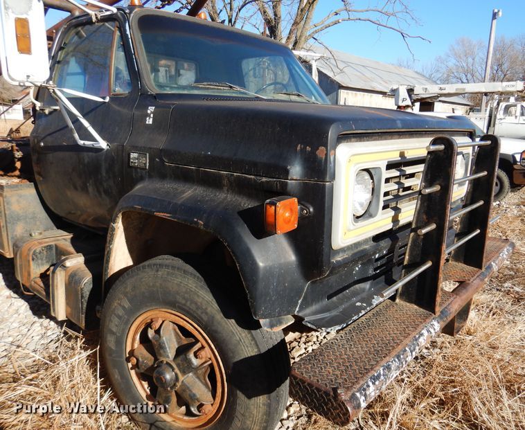 image for item JJ9786 1985 Chevrolet C7500  winch truck