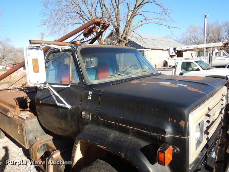 image for item JJ9786 1985 Chevrolet C7500  winch truck
