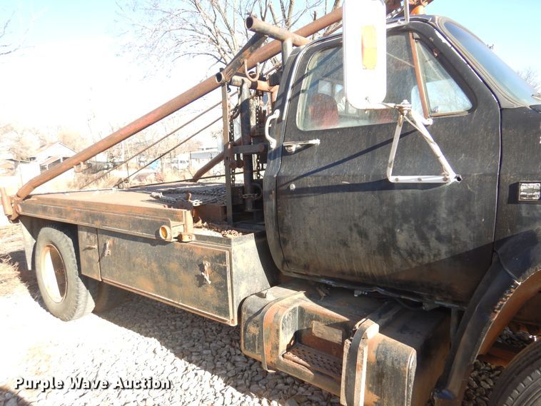 image for item JJ9786 1985 Chevrolet C7500  winch truck