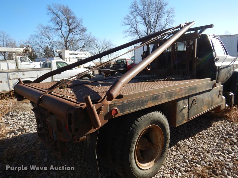 image for item JJ9786 1985 Chevrolet C7500  winch truck