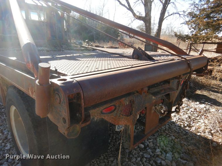 image for item JJ9786 1985 Chevrolet C7500  winch truck