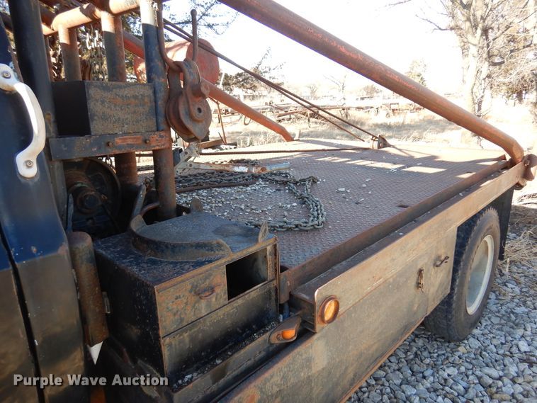 image for item JJ9786 1985 Chevrolet C7500  winch truck