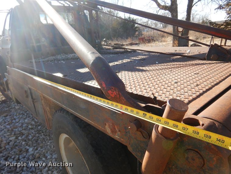 image for item JJ9786 1985 Chevrolet C7500  winch truck