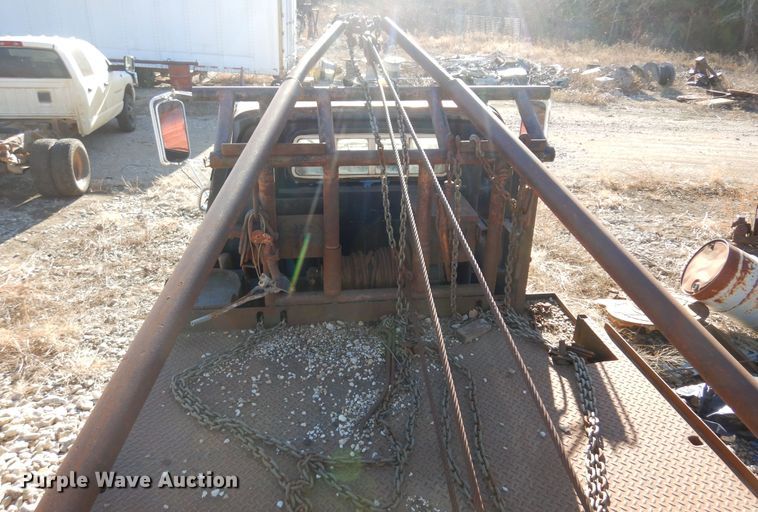 image for item JJ9786 1985 Chevrolet C7500  winch truck