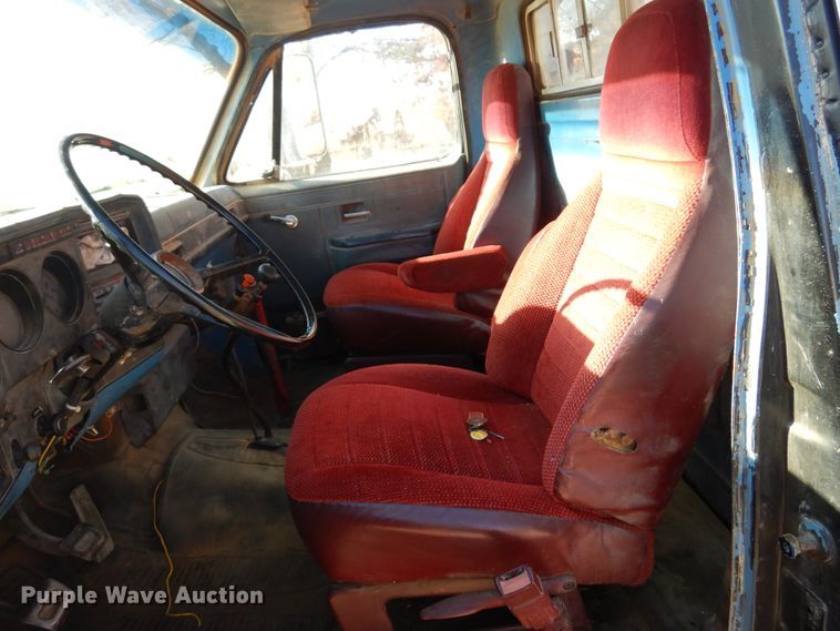 image for item JJ9786 1985 Chevrolet C7500  winch truck