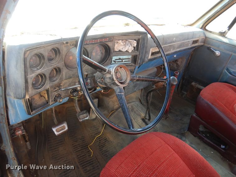 image for item JJ9786 1985 Chevrolet C7500  winch truck