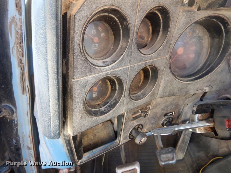 image for item JJ9786 1985 Chevrolet C7500  winch truck