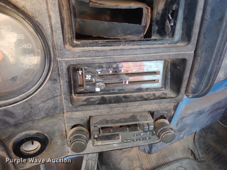 image for item JJ9786 1985 Chevrolet C7500  winch truck