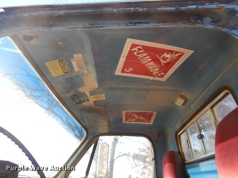 image for item JJ9786 1985 Chevrolet C7500  winch truck