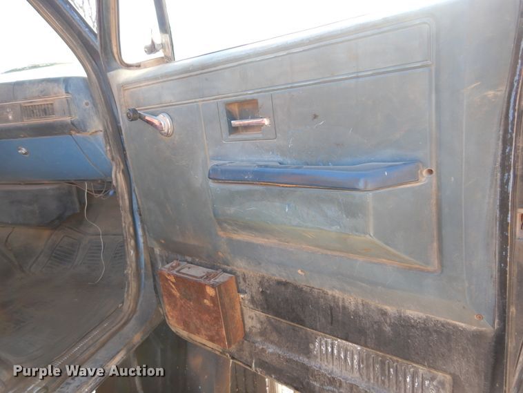 image for item JJ9786 1985 Chevrolet C7500  winch truck