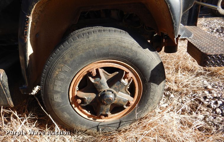 image for item JJ9786 1985 Chevrolet C7500  winch truck