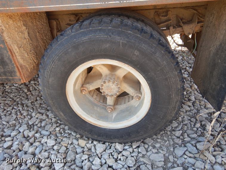 image for item JJ9786 1985 Chevrolet C7500  winch truck