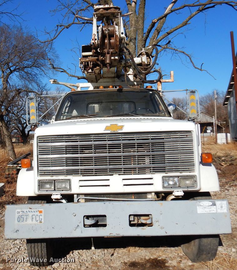 image for item JJ9790 1989 Chevrolet C7500  digger derrick truck