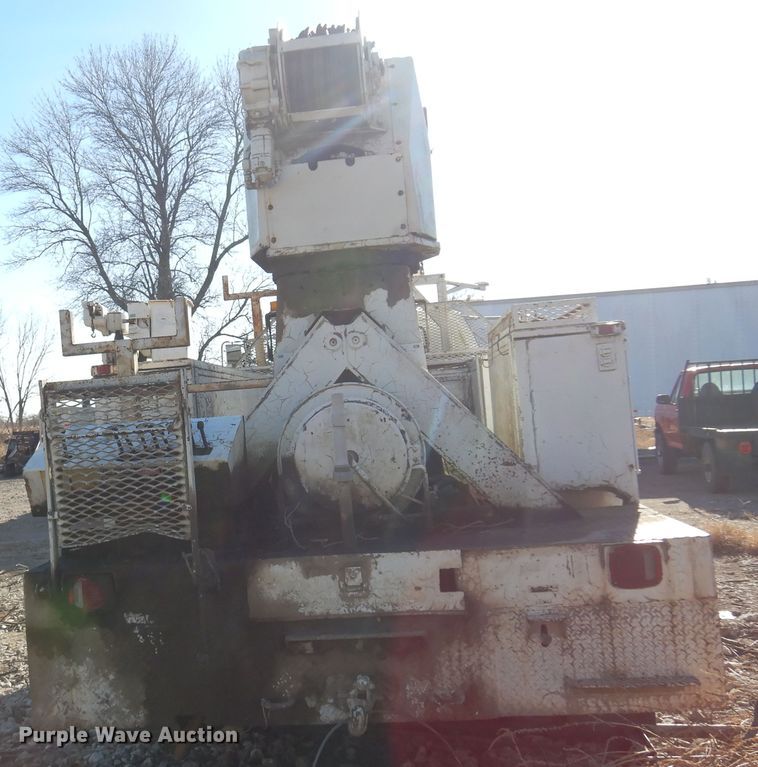 image for item JJ9790 1989 Chevrolet C7500  digger derrick truck