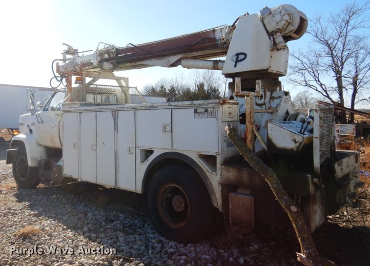 image for item JJ9790 1989 Chevrolet C7500  digger derrick truck