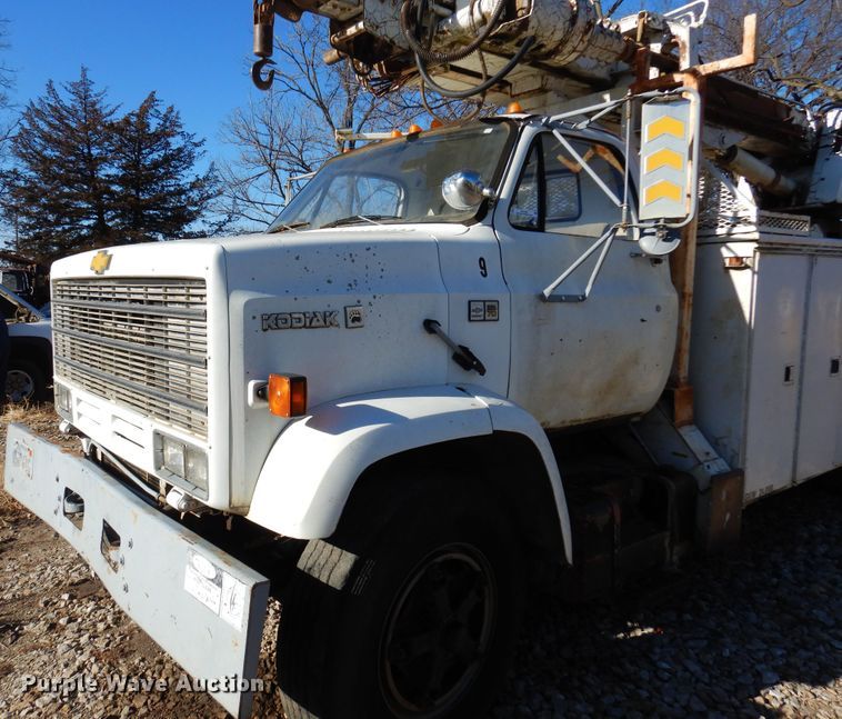 image for item JJ9790 1989 Chevrolet C7500  digger derrick truck