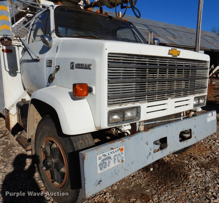 image for item JJ9790 1989 Chevrolet C7500  digger derrick truck