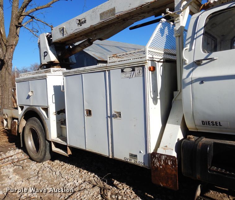 image for item JJ9790 1989 Chevrolet C7500  digger derrick truck