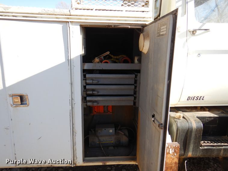 image for item JJ9790 1989 Chevrolet C7500  digger derrick truck