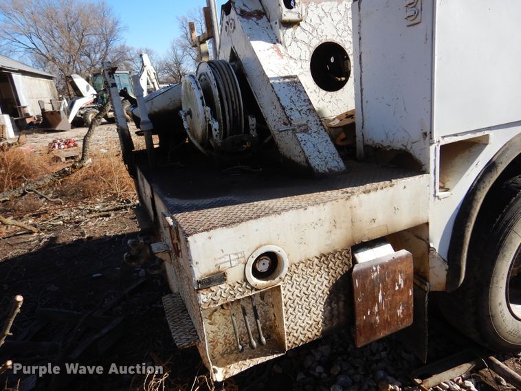 image for item JJ9790 1989 Chevrolet C7500  digger derrick truck
