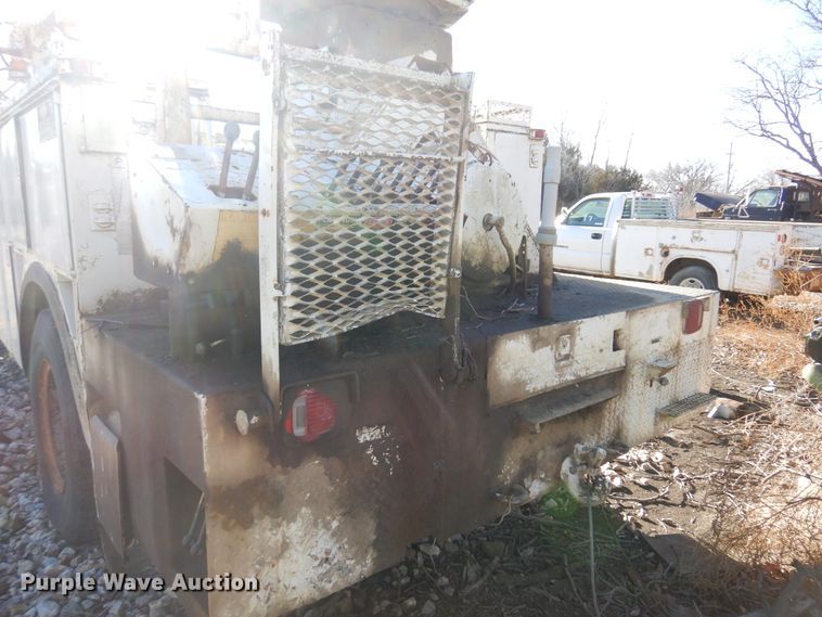 image for item JJ9790 1989 Chevrolet C7500  digger derrick truck