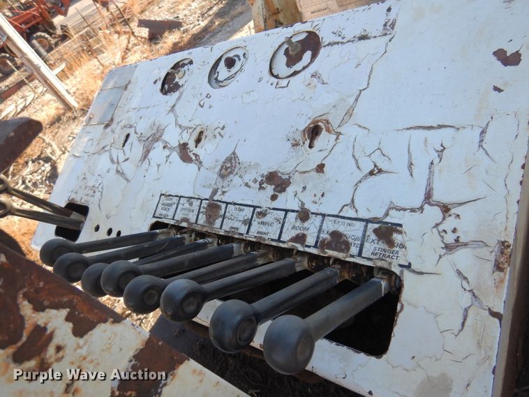 image for item JJ9790 1989 Chevrolet C7500  digger derrick truck