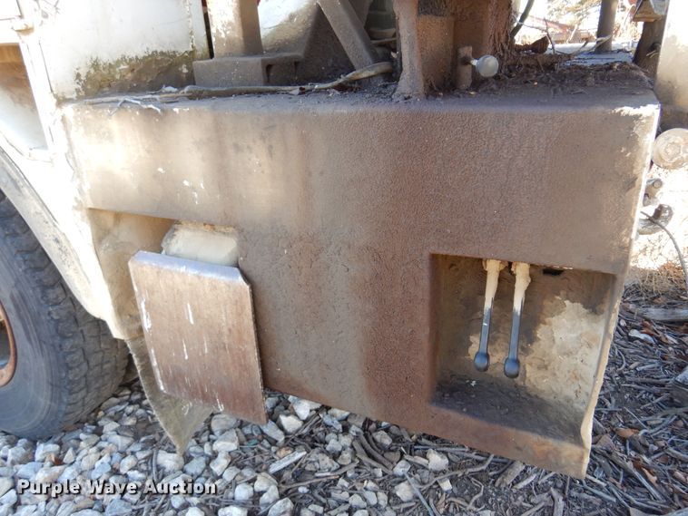 image for item JJ9790 1989 Chevrolet C7500  digger derrick truck