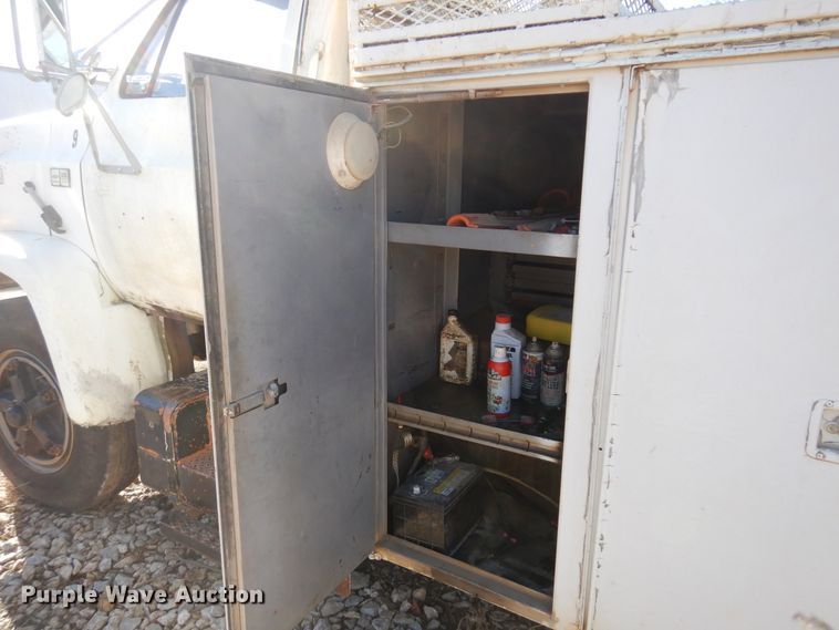 image for item JJ9790 1989 Chevrolet C7500  digger derrick truck