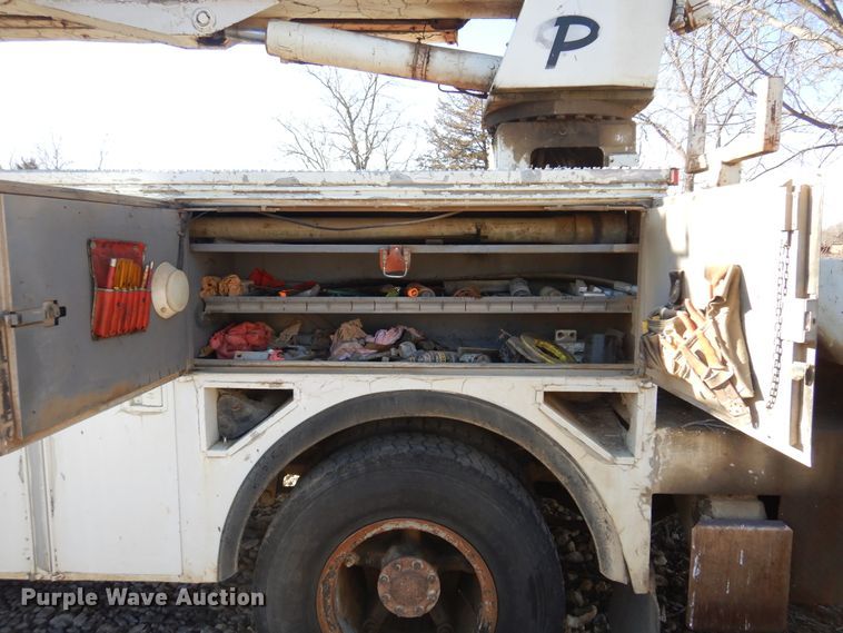 image for item JJ9790 1989 Chevrolet C7500  digger derrick truck