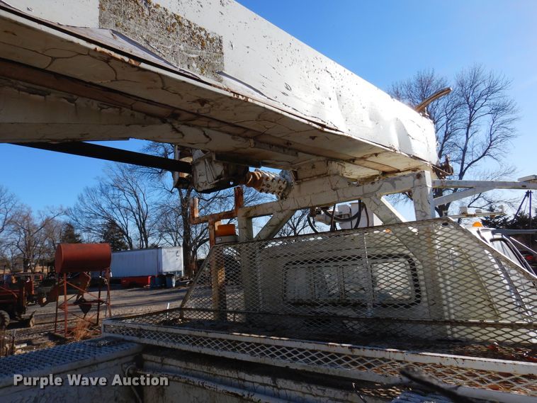 image for item JJ9790 1989 Chevrolet C7500  digger derrick truck