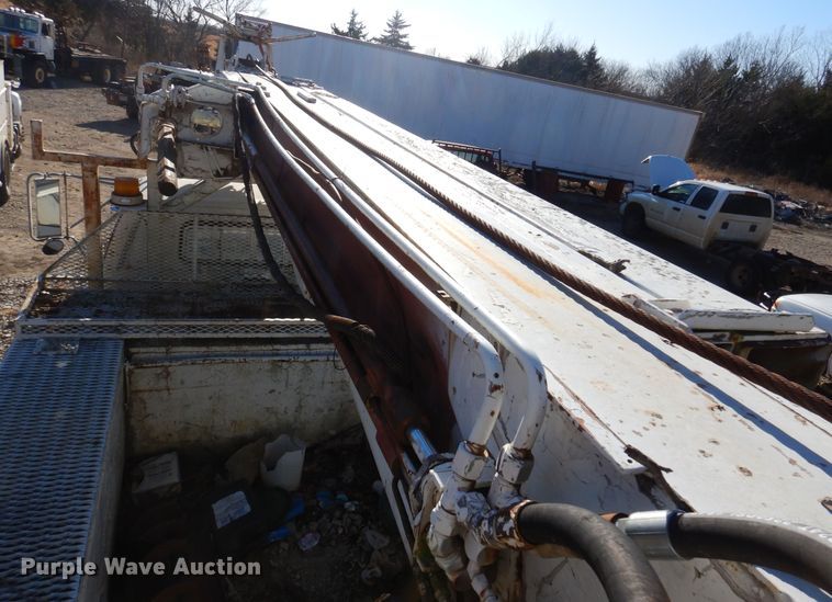 image for item JJ9790 1989 Chevrolet C7500  digger derrick truck