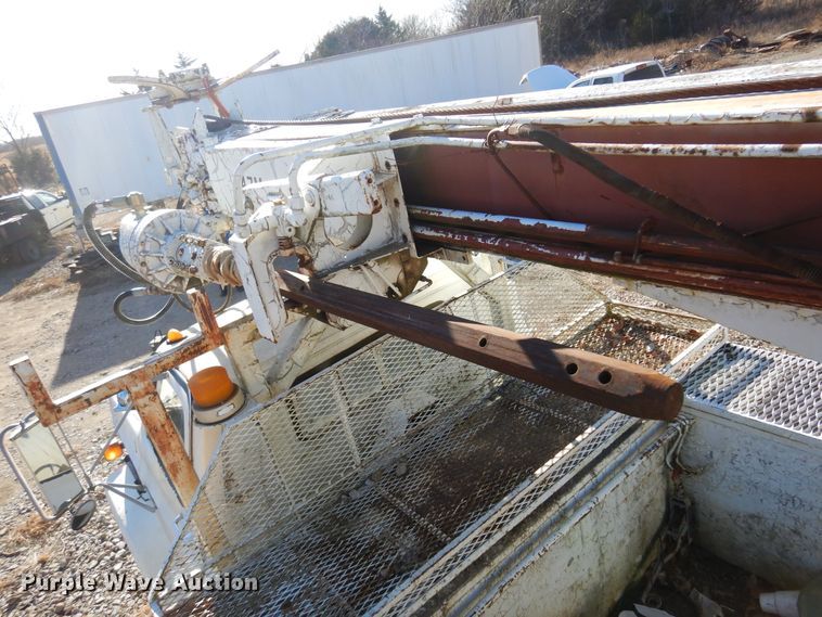 image for item JJ9790 1989 Chevrolet C7500  digger derrick truck