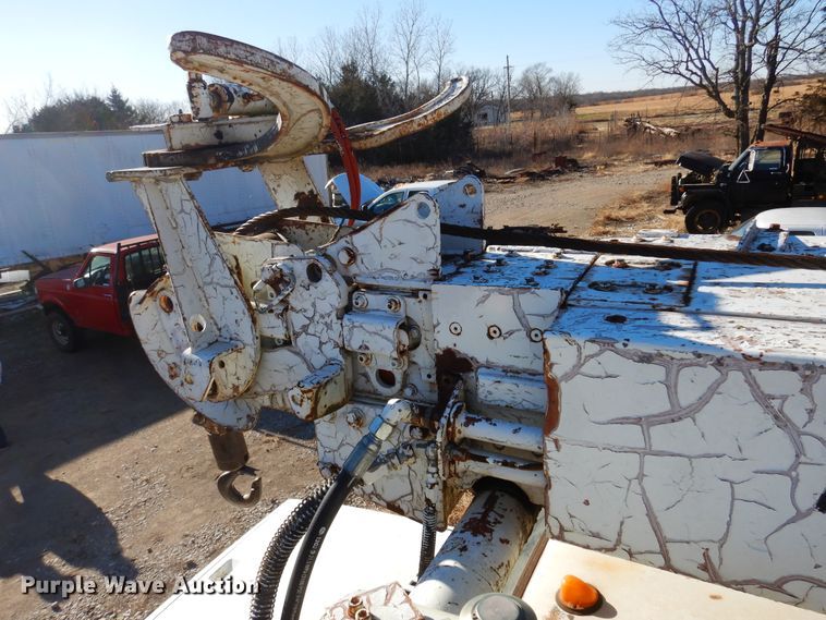 image for item JJ9790 1989 Chevrolet C7500  digger derrick truck