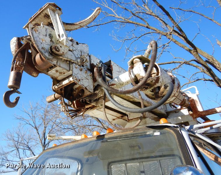 image for item JJ9790 1989 Chevrolet C7500  digger derrick truck