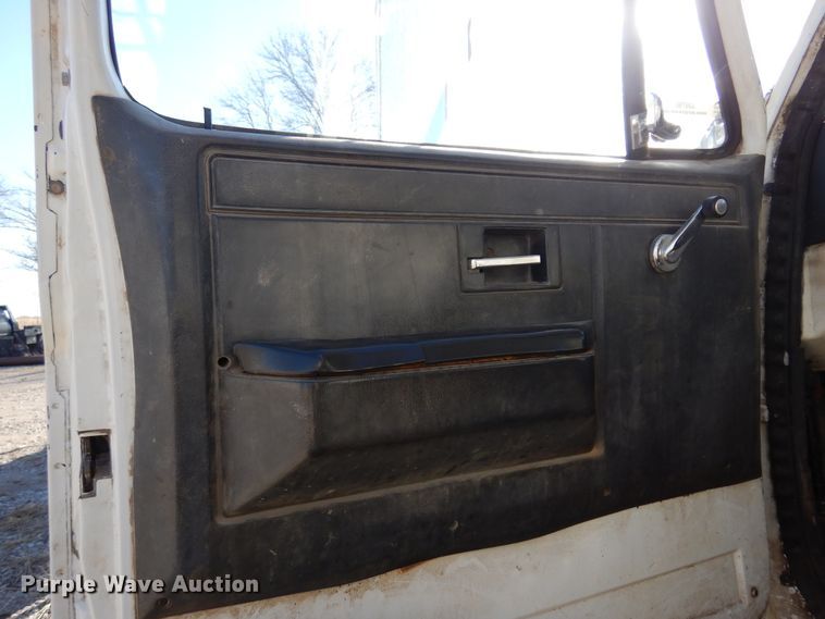 image for item JJ9790 1989 Chevrolet C7500  digger derrick truck