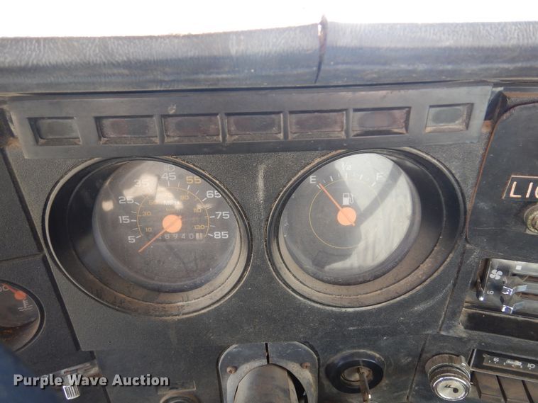 image for item JJ9790 1989 Chevrolet C7500  digger derrick truck