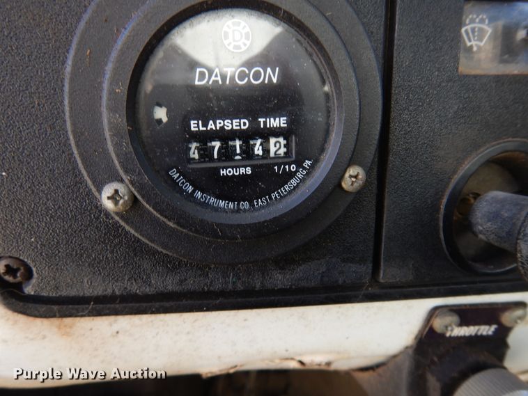 image for item JJ9790 1989 Chevrolet C7500  digger derrick truck