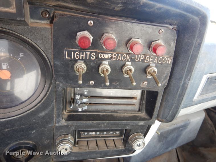 image for item JJ9790 1989 Chevrolet C7500  digger derrick truck