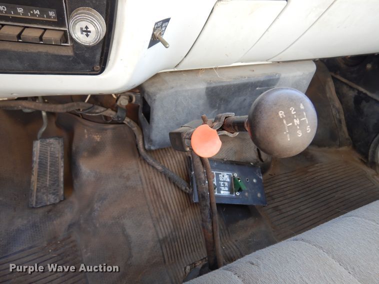 image for item JJ9790 1989 Chevrolet C7500  digger derrick truck