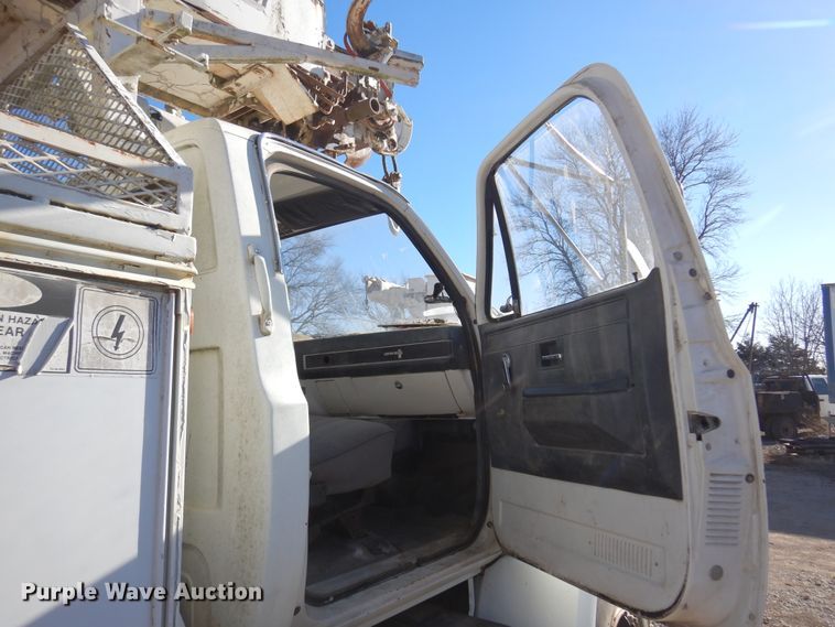 image for item JJ9790 1989 Chevrolet C7500  digger derrick truck