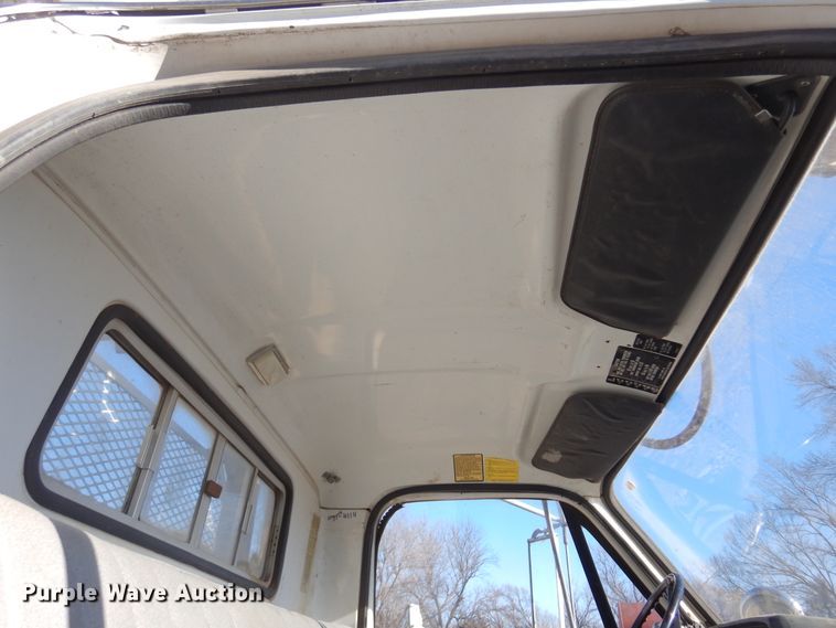 image for item JJ9790 1989 Chevrolet C7500  digger derrick truck