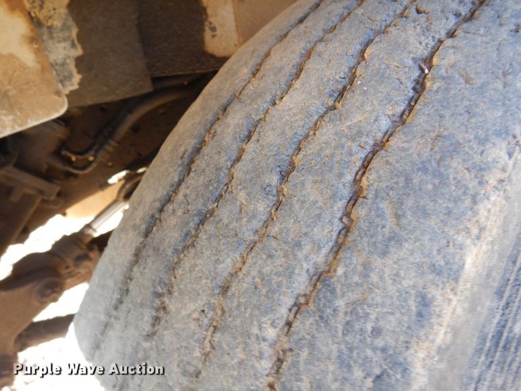 image for item JJ9790 1989 Chevrolet C7500  digger derrick truck